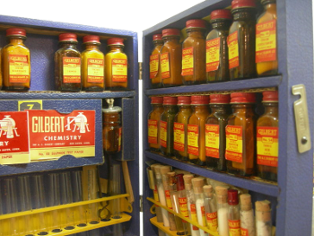 A 1940s era Gilbert chemistry set