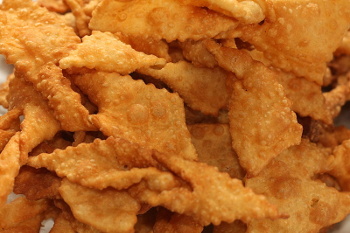 Polish angel wings (chru&sacute;ciki)