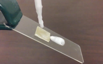 Shampoo running off a treated polypropylene surface