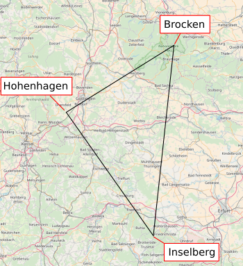 The three mountains of Gauss' triangle experiment