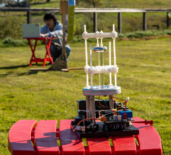 Piezoelectric VLF antenna during testing