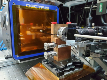 Apparatus used for the creation and analysis of the superionic phase of ice, ice XVIII.